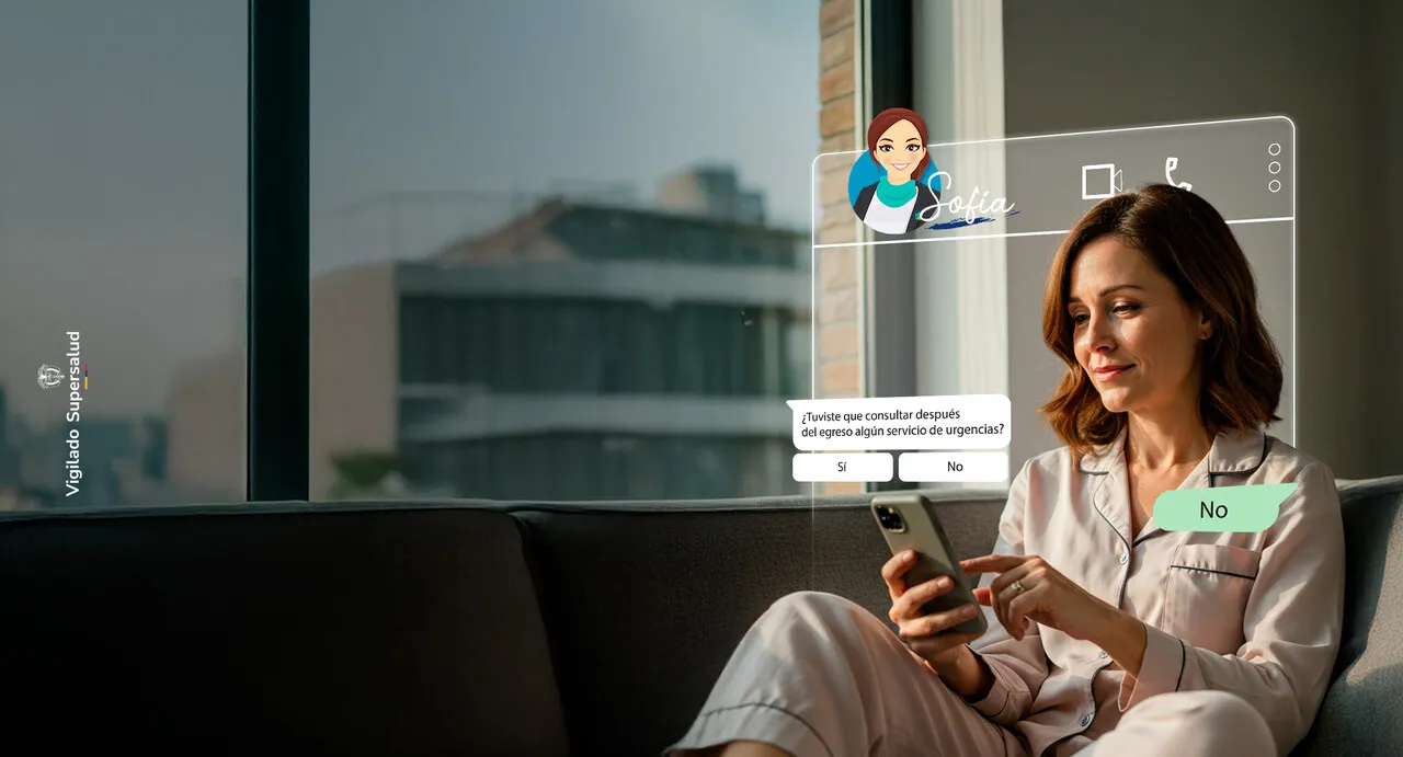 Paciente consulta al chatbot Sofía de Visionía desde su celular para seguimiento y apoyo tras el egreso.